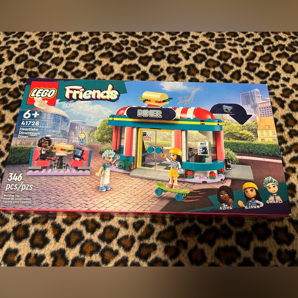 New in box Lego Friends 41728 Heartlake Downtown Diner